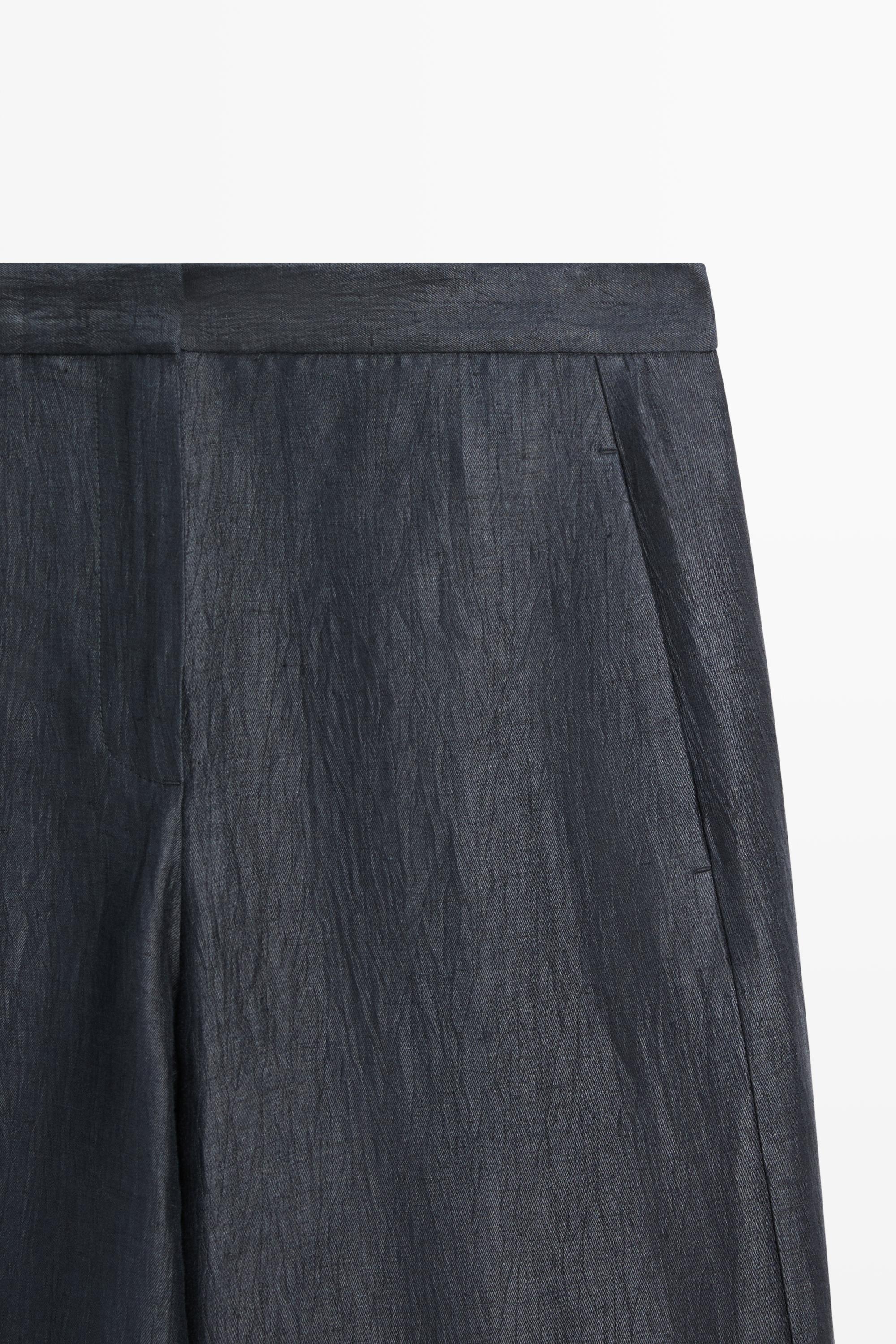 Trousers with gathered hems